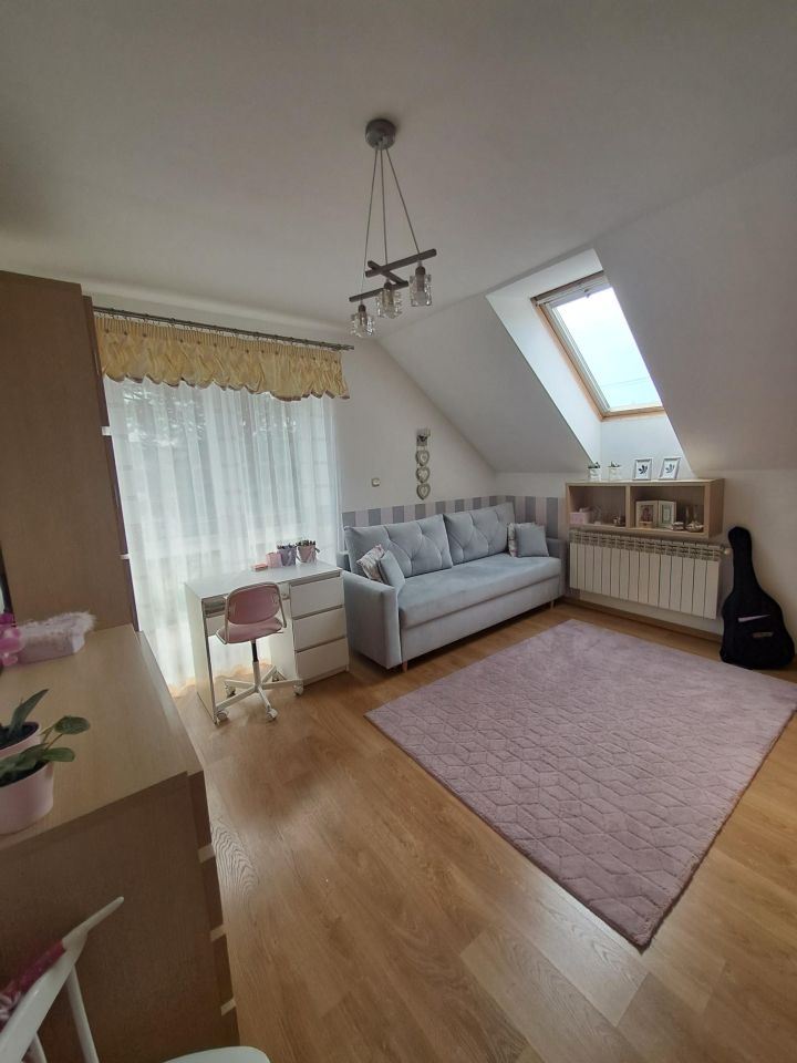 dom wolnostojący, 5 pokoi Dąbrówka-Ług, ul. Bajkowa. Zdjęcie 9