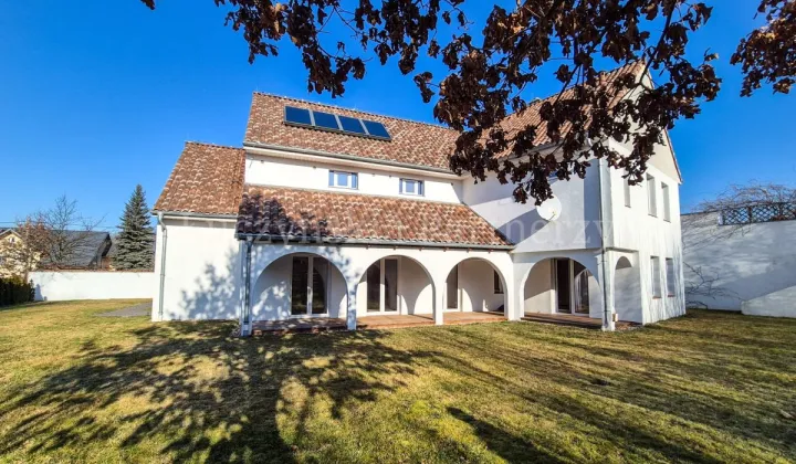 dom wolnostojący, 8 pokoi Jelenia Góra, ul. Borówkowa