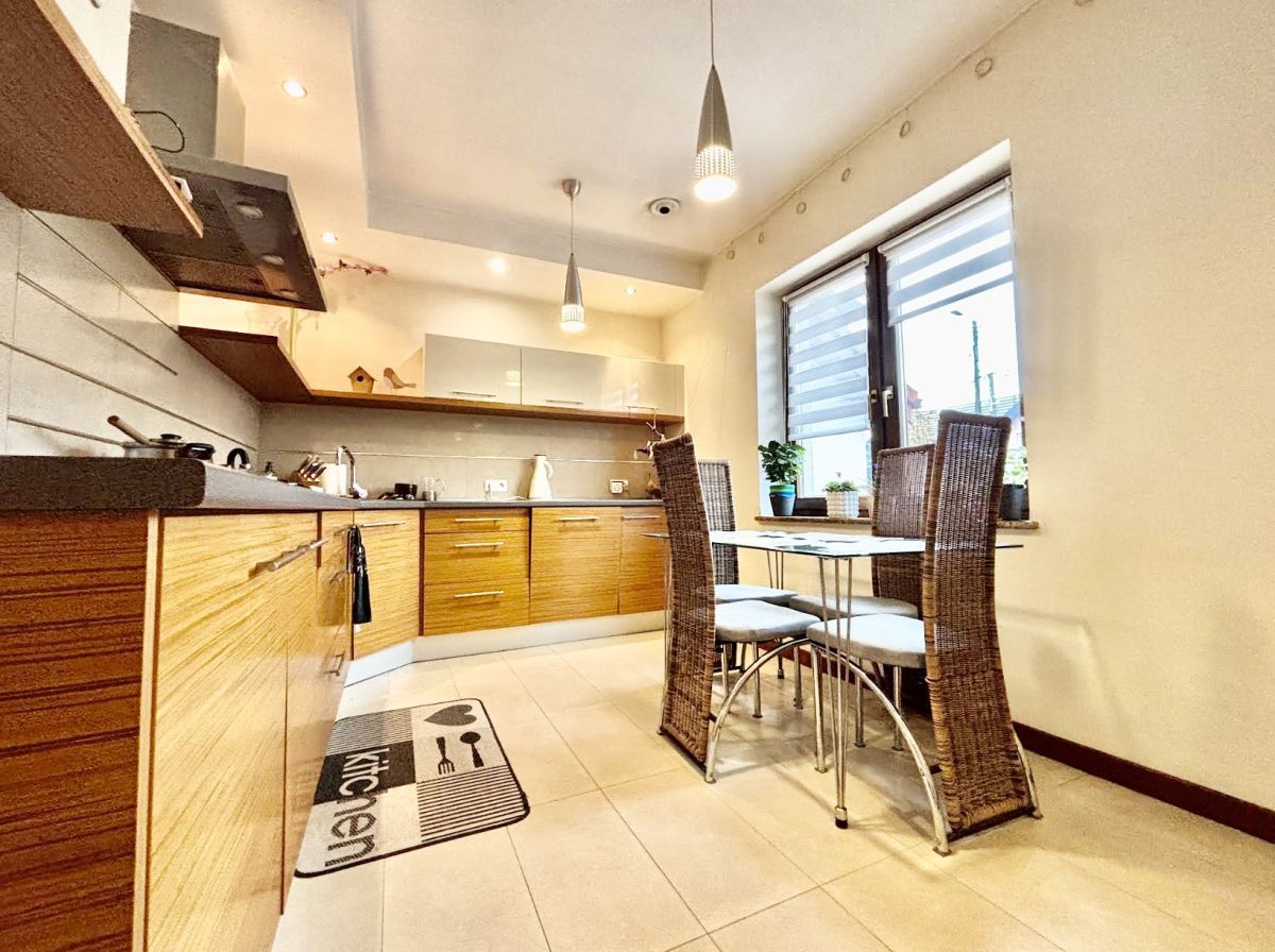 dom wolnostojący, 5 pokoi Jadwisin, ul. Królewska. Zdjęcie 1