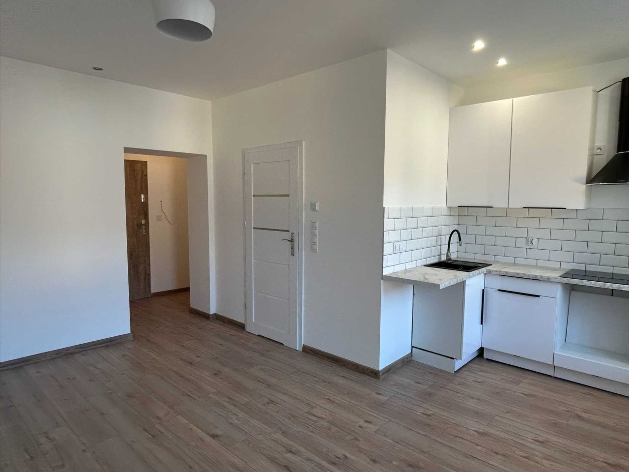 Mieszkanie 1-pokojowe Wałbrzych, ul. Kombatantów. Zdjęcie 2