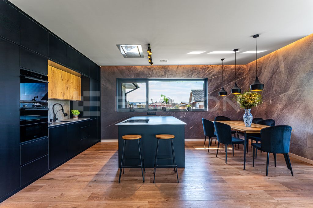 dom wolnostojący, 4 pokoje Trzciana. Zdjęcie 2