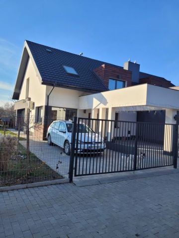 bliźniak Jastków. Zdjęcie 1