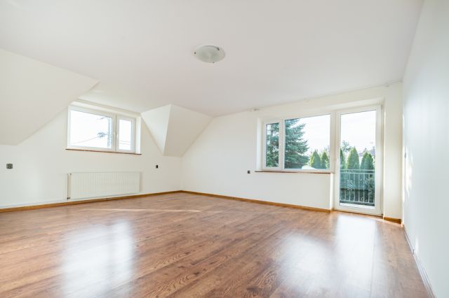 dom wolnostojący, 6 pokoi Strażów. Zdjęcie 18