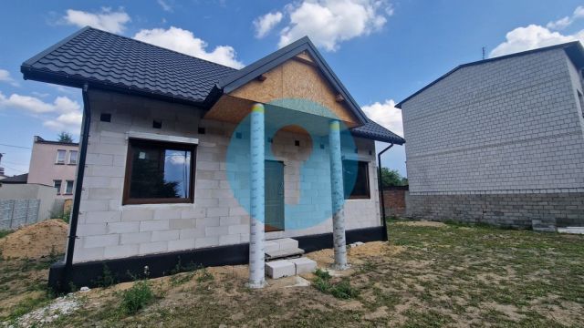 dom wolnostojący, 3 pokoje Skarżysko-Kamienna, ul. Czerwonego Krzyża. Zdjęcie 2