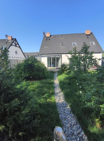 bliźniak, 3 pokoje Sierosław, ul. Kortowa. Zdjęcie 1