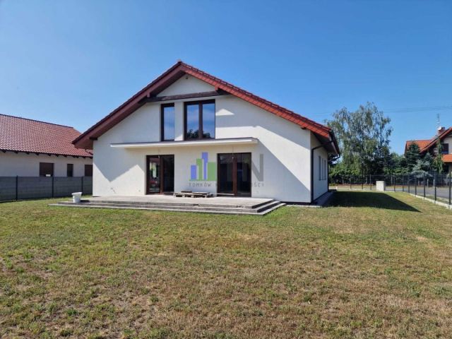 dom wolnostojący, 5 pokoi Chrząstawa Wielka. Zdjęcie 2