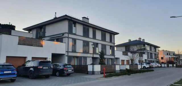 Mieszkanie 3-pokojowe Dąbrówka, ul. Komornicka. Zdjęcie 1