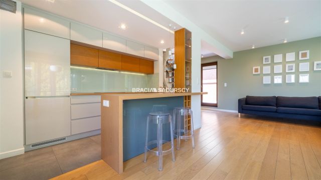 Mieszkanie 4-pokojowe Brzyczyna. Zdjęcie 2