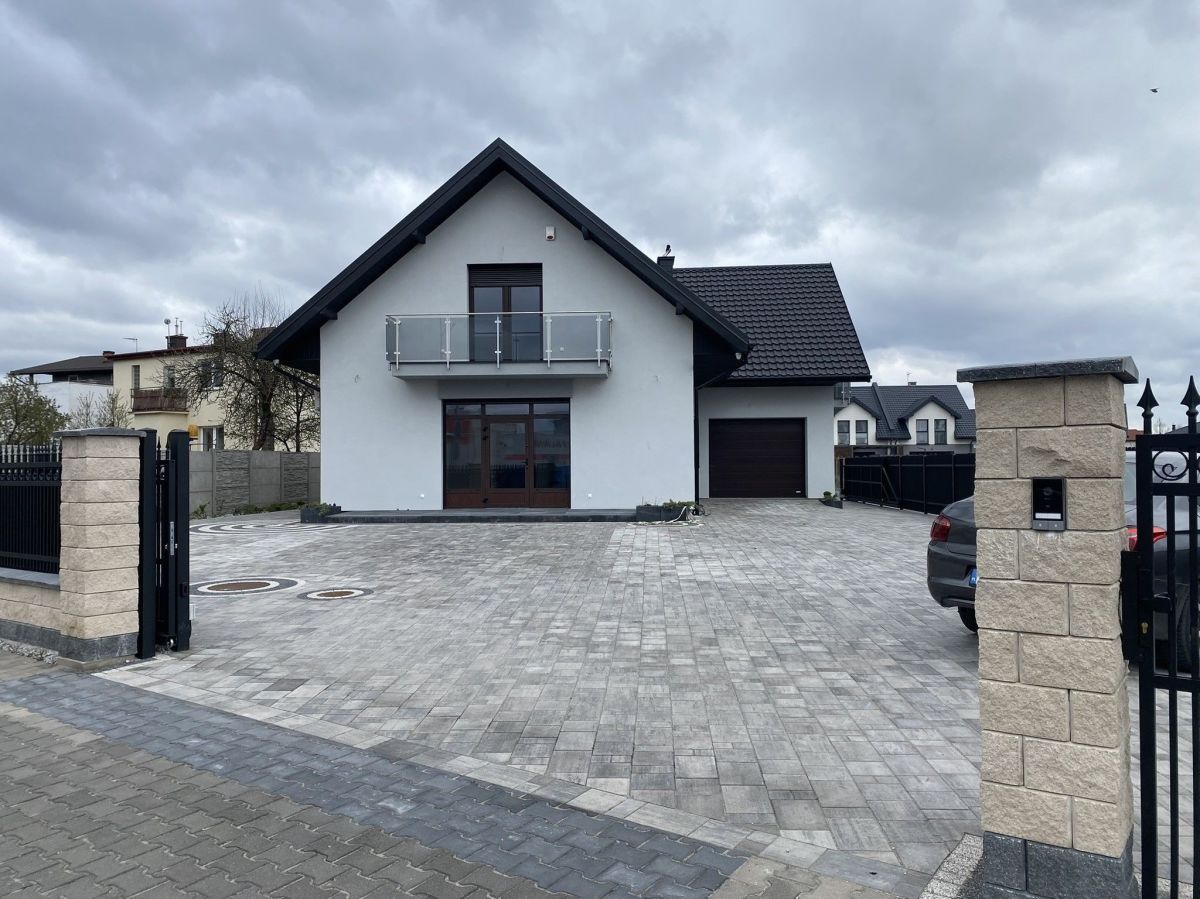 Biuro Radom Długojów, Juliusza Slowackiego. Zdjęcie 1