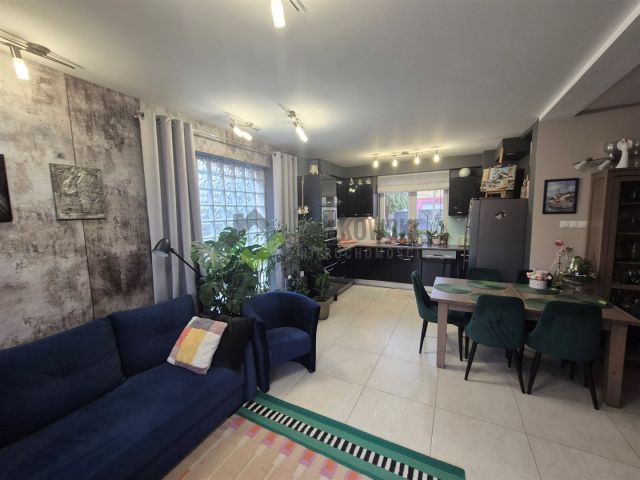 dom wolnostojący, 5 pokoi Ząbki. Zdjęcie 4