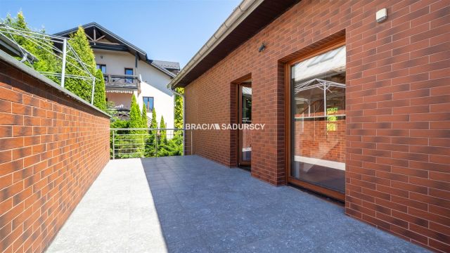 Mieszkanie 4-pokojowe Brzyczyna. Zdjęcie 23