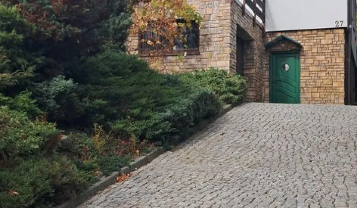 dom wolnostojący, 5 pokoi Tresna Tresna Mała