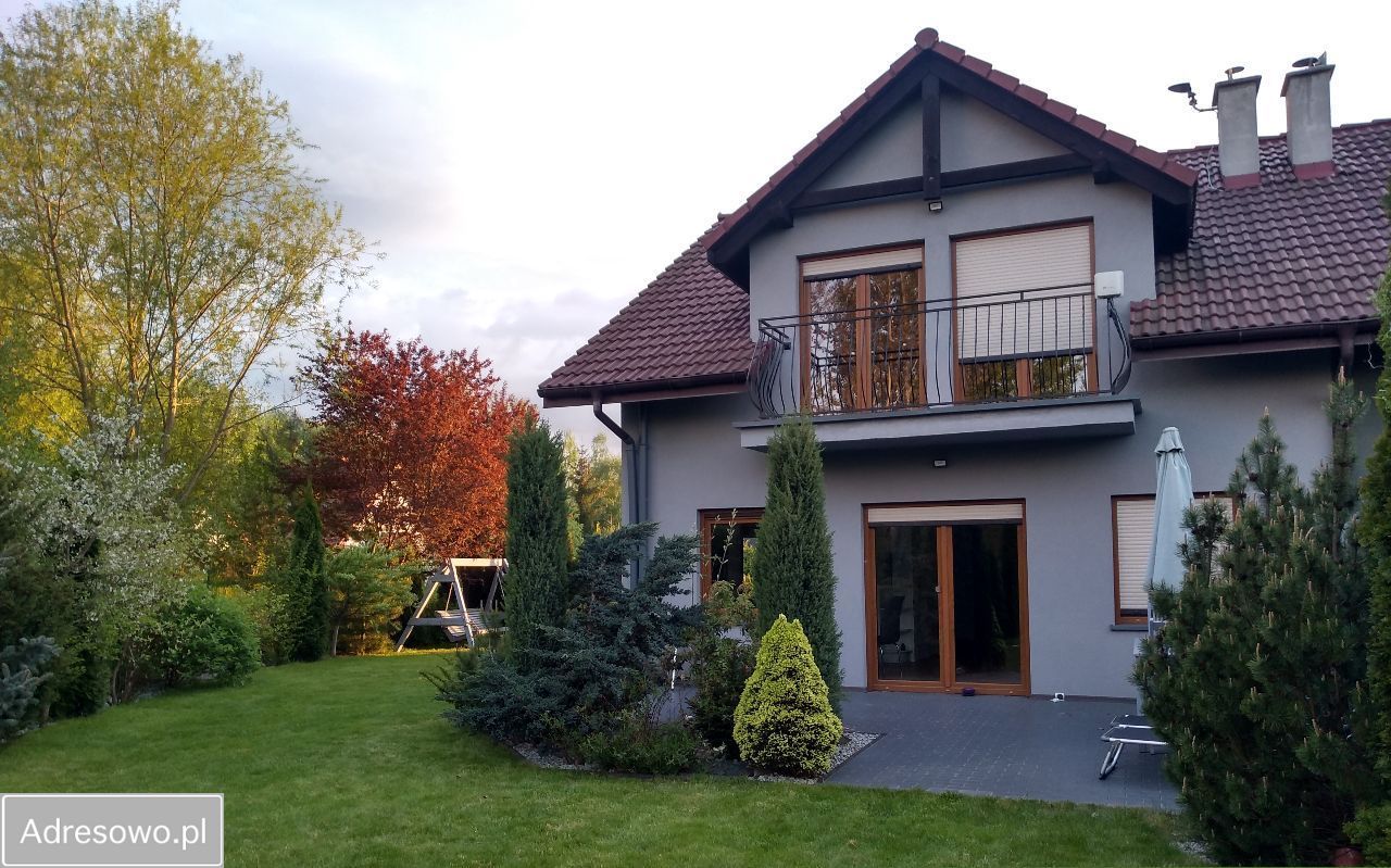 dom szeregowy, 4 pokoje Uniegoszcz. Zdjęcie 1