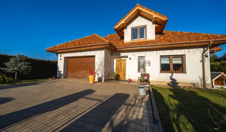 dom wolnostojący, 4 pokoje Bystrzyca Górna, ul. os. Sowie