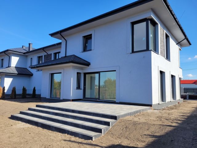 bliźniak, 6 pokoi Opacz Mała. Zdjęcie 11