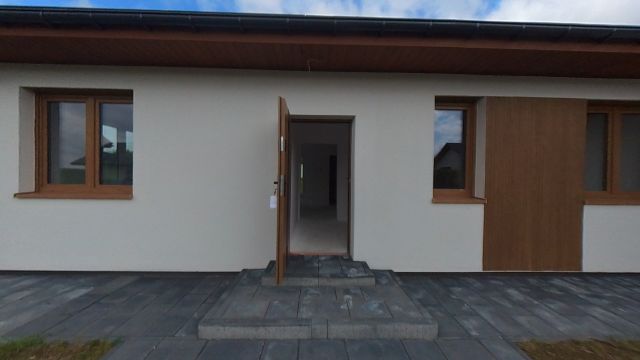 dom wolnostojący, 5 pokoi Charzyno, ul. Zacisze. Zdjęcie 1
