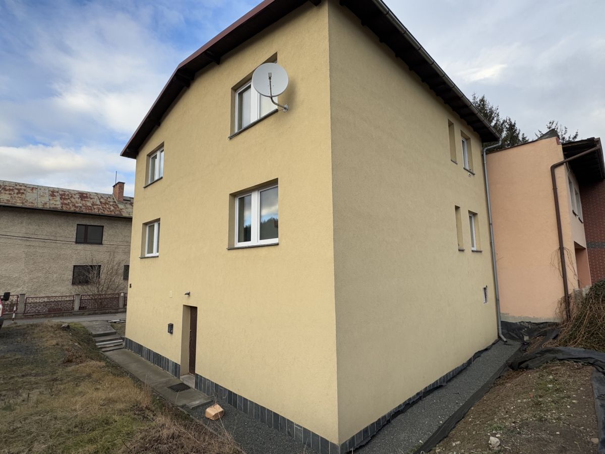 dom szeregowy, 10 pokoi Jelenia Góra Czarne. Zdjęcie 2