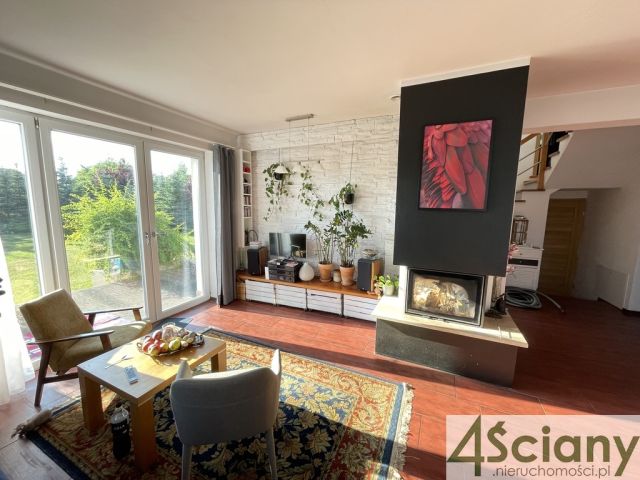 dom wolnostojący, 6 pokoi Młochów. Zdjęcie 1