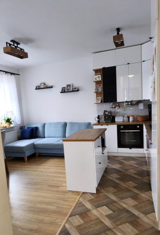 Mieszkanie 3-pokojowe Nowy Dwór Mazowiecki, ul. Dębowa. Zdjęcie 2