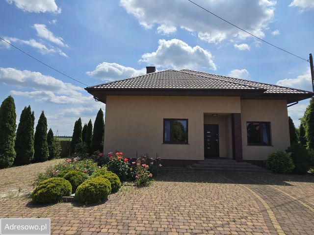 dom wolnostojący, 4 pokoje Komadzyn. Zdjęcie 1