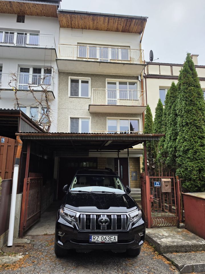 dom szeregowy, 7 pokoi Rzeszów Pobitno, ul. Janusza Kusocińskiego. Zdjęcie 1
