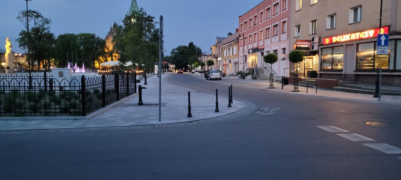 Biuro Końskie, pl. Kościuszki. Zdjęcie 1