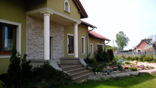 dom wolnostojący, 4 pokoje Uście, ul. Wrzosowa. Zdjęcie 1