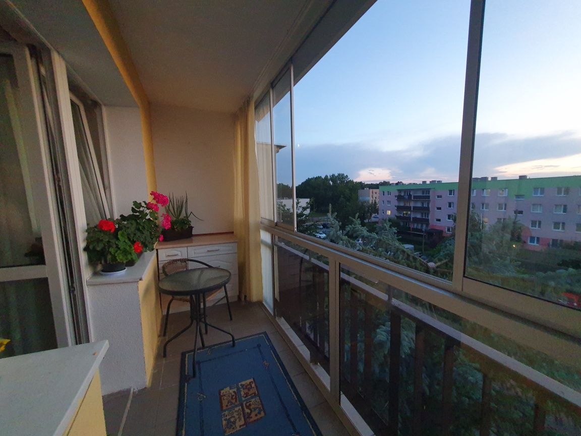 Mieszkanie 3-pokojowe Nowy Dwór Mazowiecki Osiedle Młodych, ul. gen. Władysława Sikorskiego. Zdjęcie 2