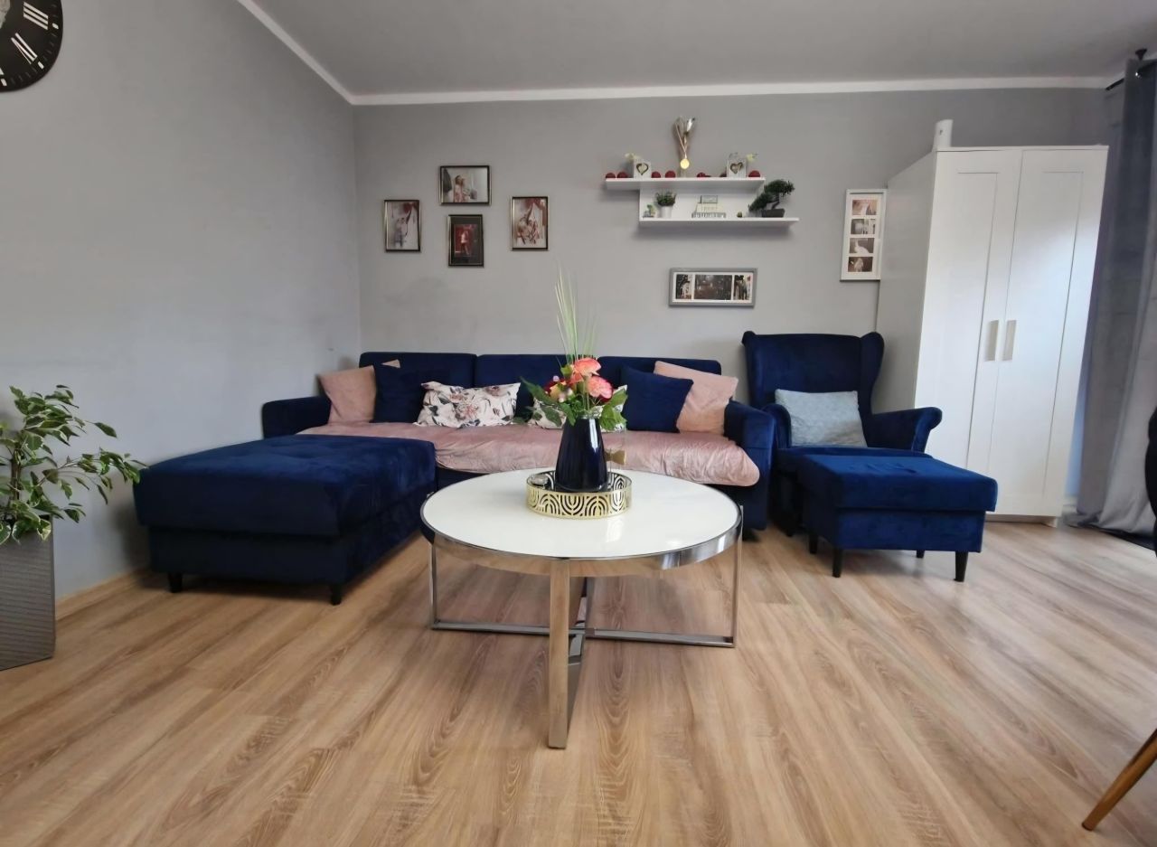 Mieszkanie 4-pokojowe Długie. Zdjęcie 1