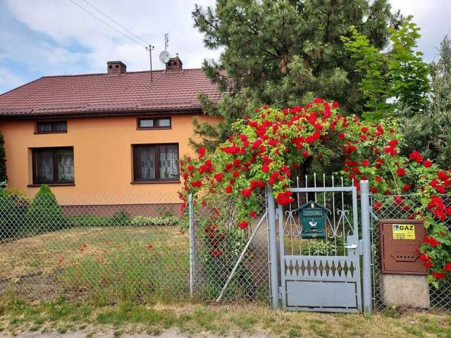 dom wolnostojący, 3 pokoje Paprotnia, ul. Spacerowa. Zdjęcie 1