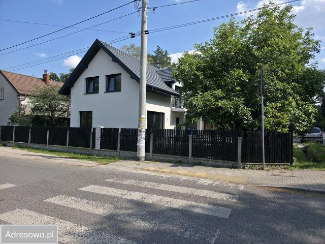 dom wolnostojący, 6 pokoi Międzyborów. Zdjęcie 1