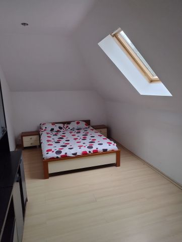 dom wolnostojący, 6 pokoi Brzeziny. Zdjęcie 9
