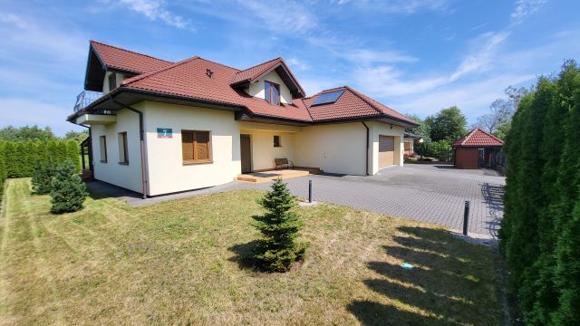 dom wolnostojący, 4 pokoje Stare Babice, ul. Bajkowa. Zdjęcie 2