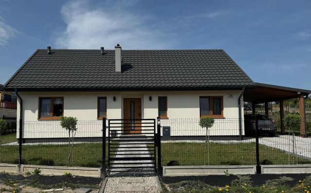 dom wolnostojący, 4 pokoje Nowa Wieś, os. 6 Marca. Zdjęcie 1