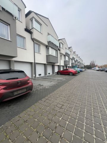 Mieszkanie 3-pokojowe Radwanice, ul. Szkolna. Zdjęcie 1