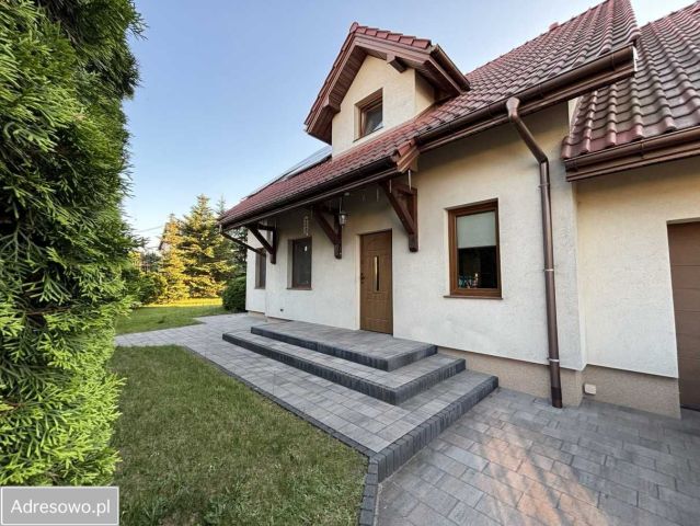 dom wolnostojący, 5 pokoi Brzeziny, ul. Juliana Ursyna Niemcewicza. Zdjęcie 1
