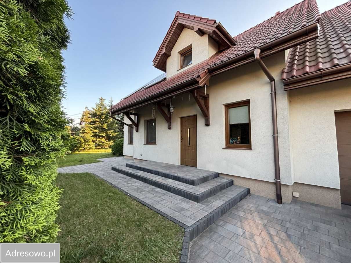 dom wolnostojący, 5 pokoi Brzeziny, ul. Juliana Ursyna Niemcewicza. Zdjęcie 1