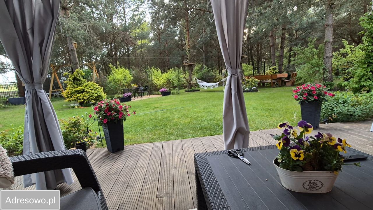 dom wolnostojący, 1 pokój Lutom. Zdjęcie 16