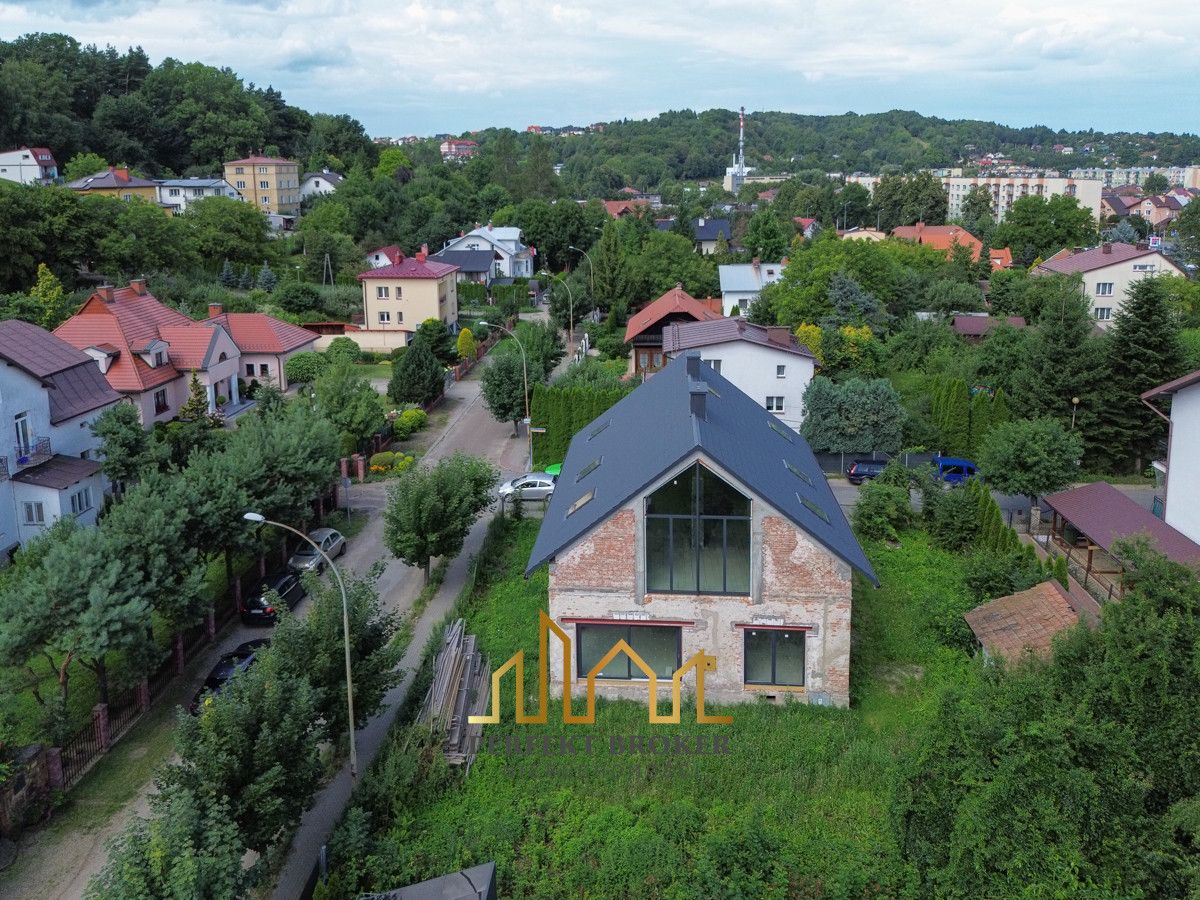 dom wolnostojący, 5 pokoi Sanok Śródmieście, ul. Szopena. Zdjęcie 2