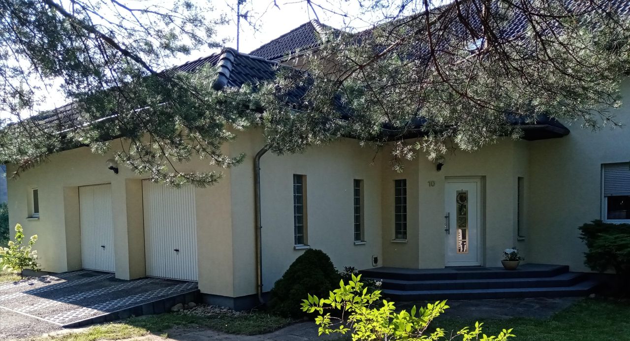 dom wolnostojący, 8 pokoi Adamów-Parcel