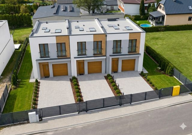 dom szeregowy, 4 pokoje Bobrowniki, ul. gen. Władysława Sikorskiego, Bobrowniki. Zdjęcie 1