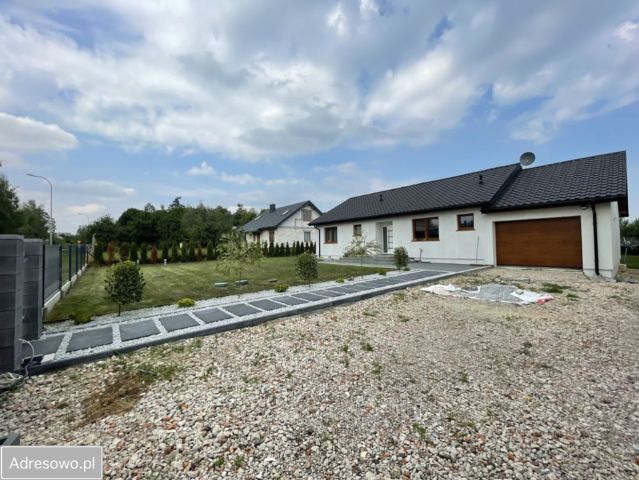 dom wolnostojący, 4 pokoje Charlęż Charlęż-Kolonia. Zdjęcie 1