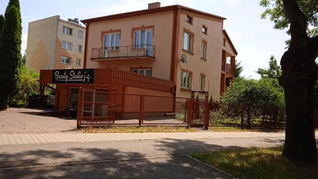 dom wolnostojący, 9 pokoi Ostrowiec Świętokrzyski Centrum, os. Słoneczne. Zdjęcie 1