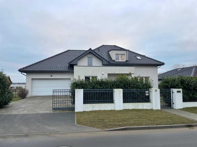 dom wolnostojący Słupca, ul. Róża. Zdjęcie 1