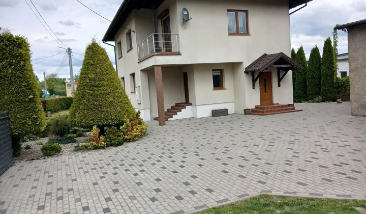 dom wolnostojący, 6 pokoi Nieżywięć