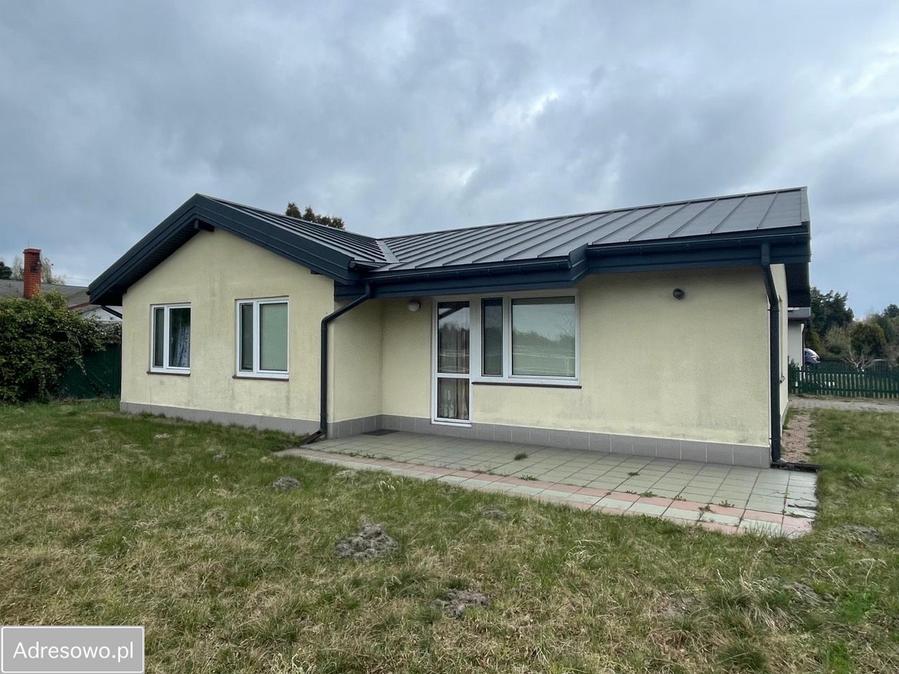 dom wolnostojący, 4 pokoje Popów. Zdjęcie 2