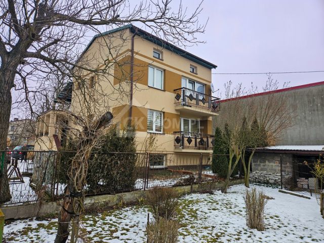 dom wolnostojący, 5 pokoi Jędrzejów. Zdjęcie 1