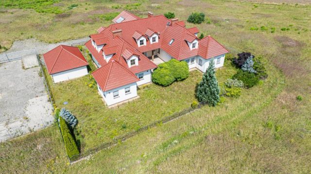 dom wolnostojący, 12 pokoi Brzeźnik. Zdjęcie 6