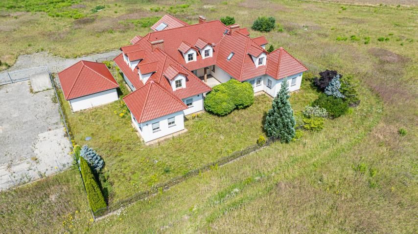 dom wolnostojący, 12 pokoi Brzeźnik. Zdjęcie 6