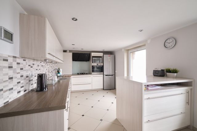 Mieszkanie 3-pokojowe Strzegom, ul. Dolna. Zdjęcie 1